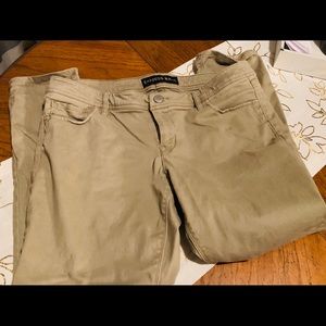 Express Crops/Capris